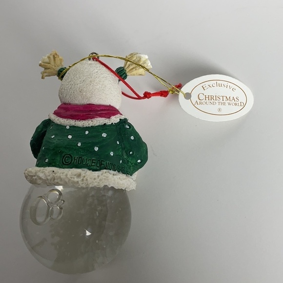 SNOW Woman Snow-globe Christmas Around the World - Picture 9 of 12